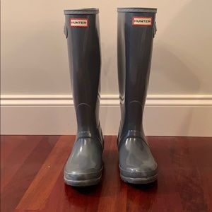 Hunter tall gloss rainboots (gray) size 6